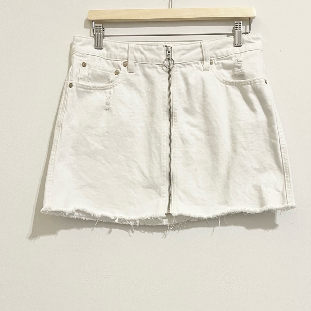 Pre-loved! WE THE FREE White Front Zip Mini Skirt!